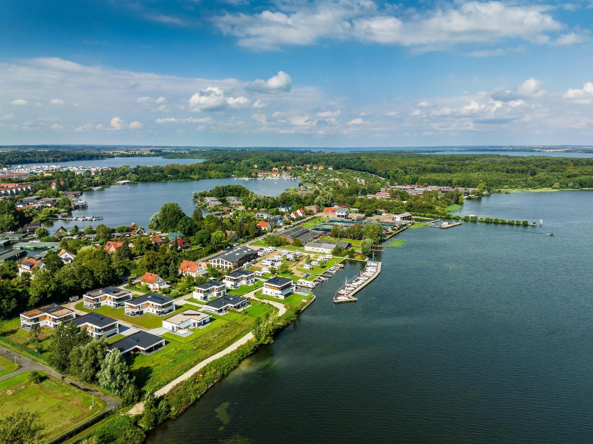 Hangar 19 Luxusbungalow Am See H8 슈베린 외부 사진